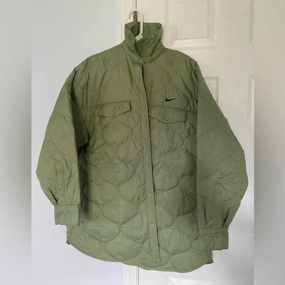 Nike Women's Oversized Quilted Green Medium NWT - Picture 3 of 9